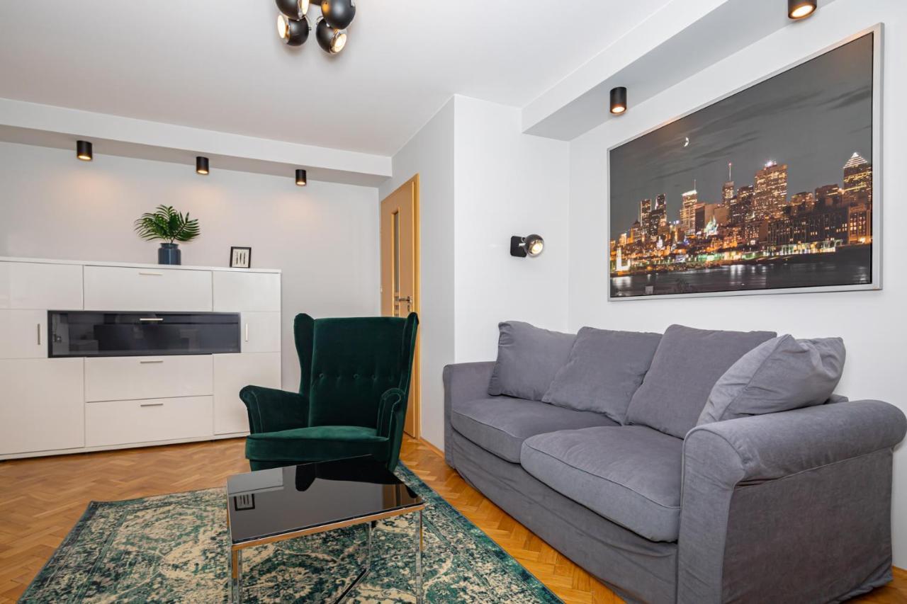 V3 Ordona 20A Apartment Katowice Bagian luar foto