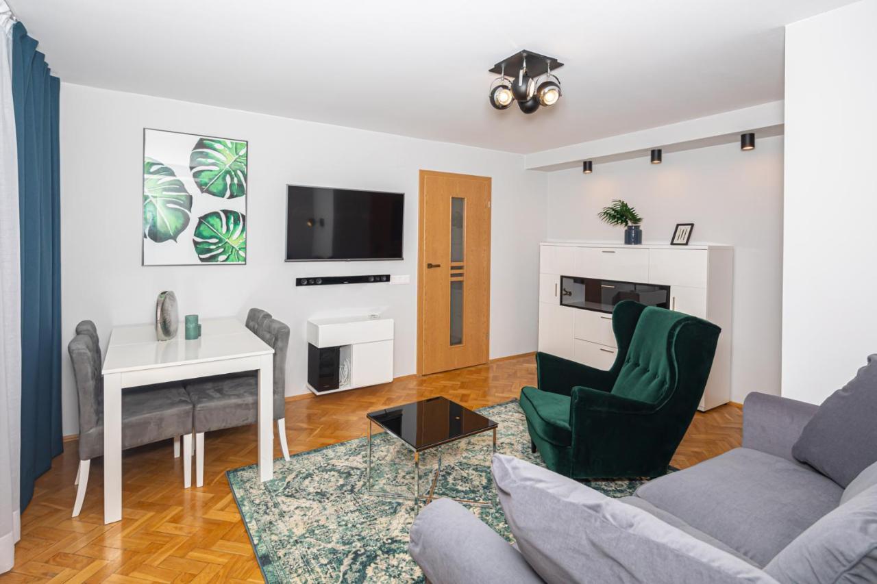 V3 Ordona 20A Apartment Katowice Bagian luar foto